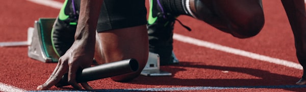 自行车公路赛选手竞速瞬间