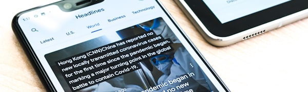 体育记者在新闻发布会现场报道